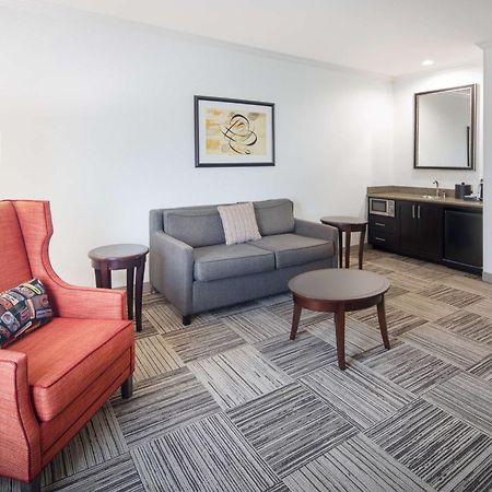 Hilton Garden Inn Tyler Bagian luar foto