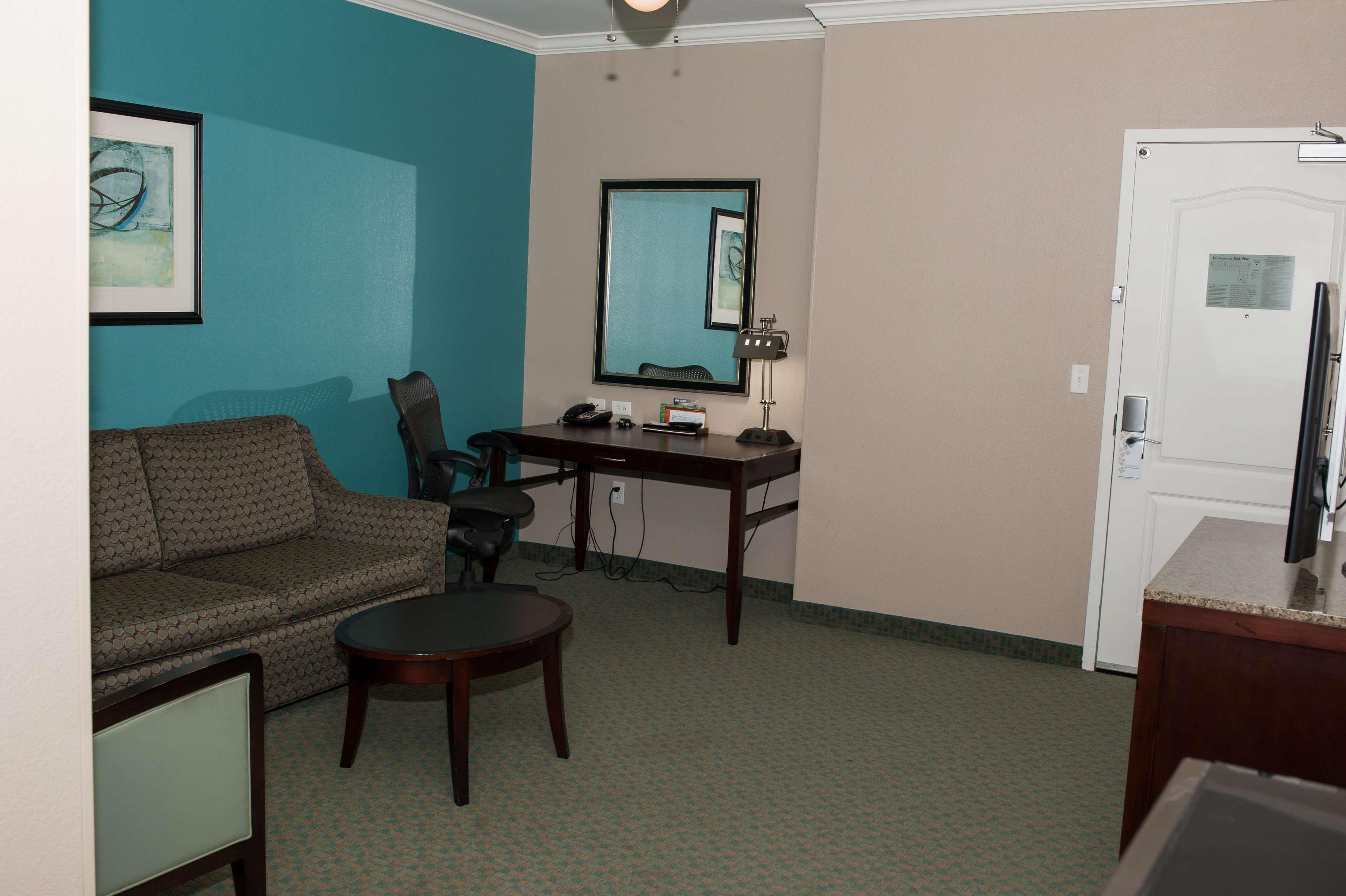 Hilton Garden Inn Tyler Bagian luar foto