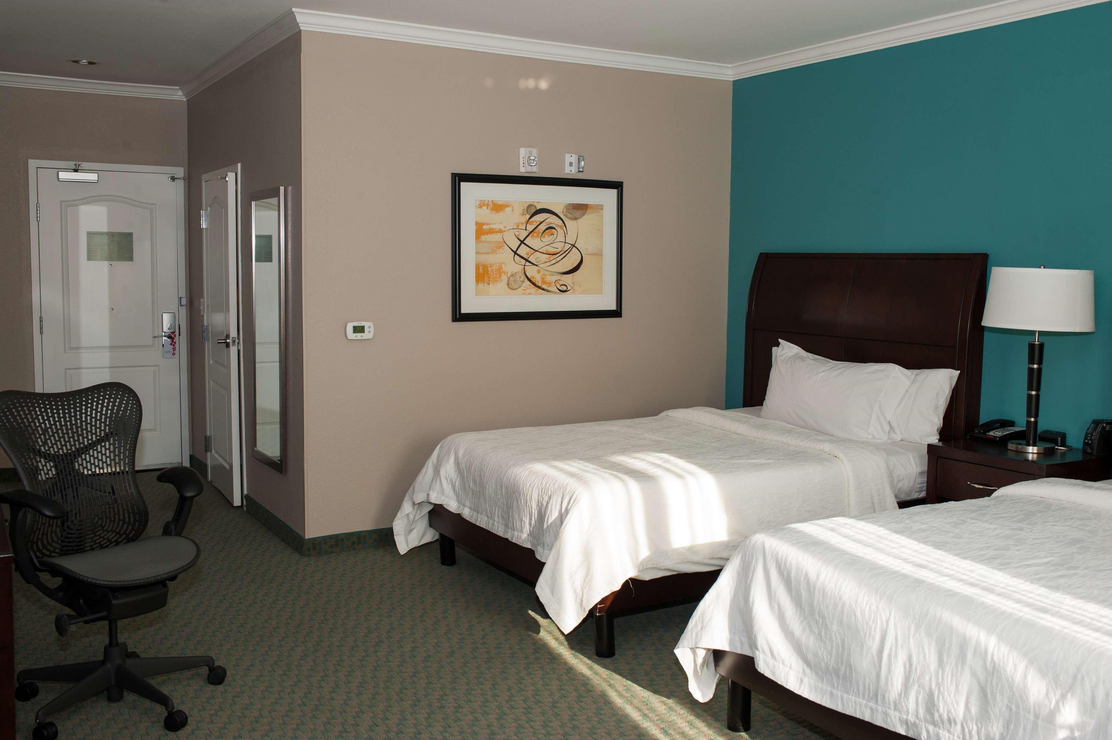 Hilton Garden Inn Tyler Bagian luar foto