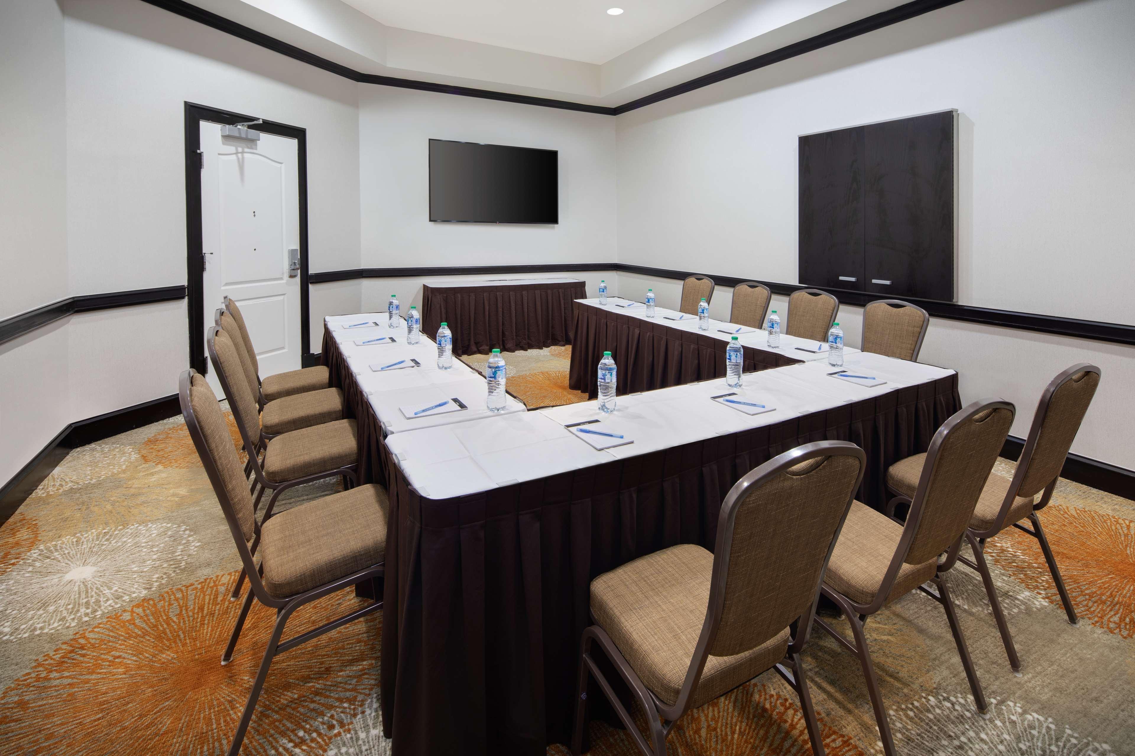 Hilton Garden Inn Tyler Bagian luar foto