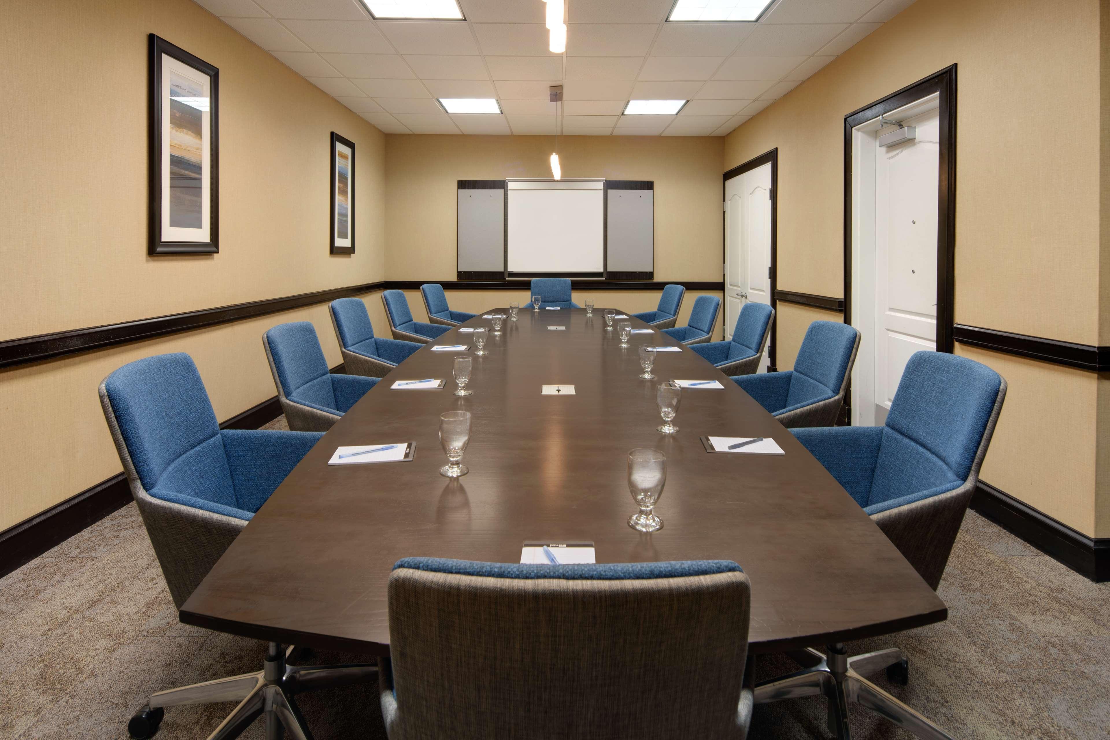 Hilton Garden Inn Tyler Bagian luar foto