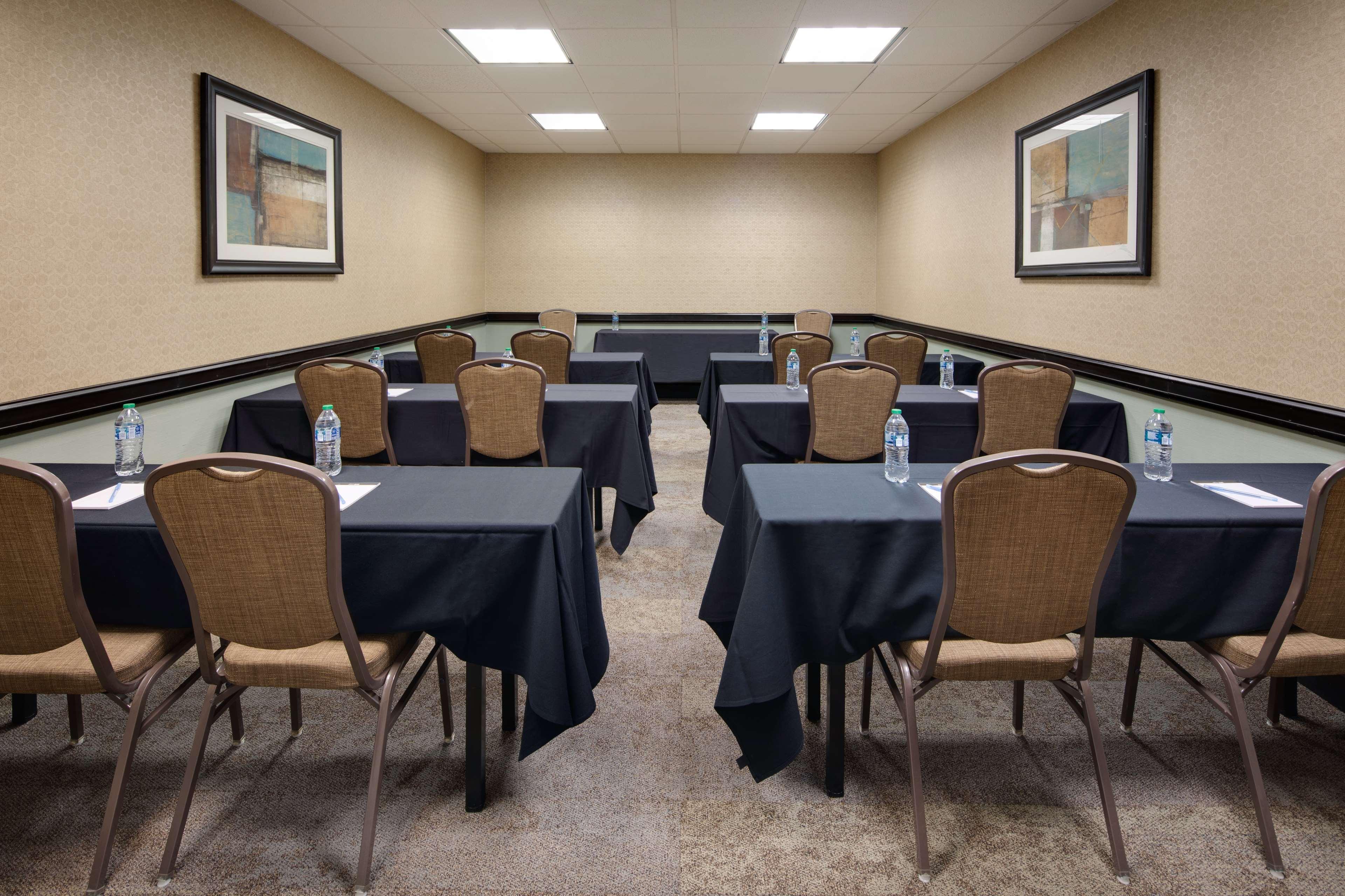 Hilton Garden Inn Tyler Bagian luar foto